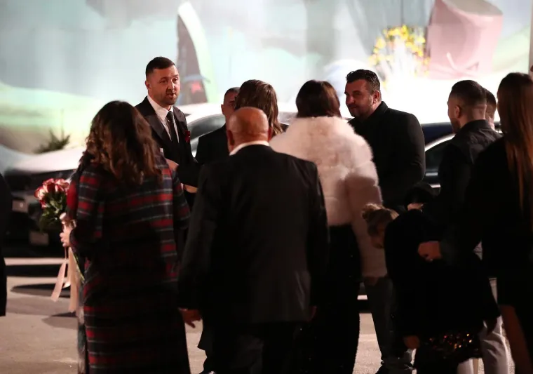 Na terenu zvijer, a u &scaron;tiklama prava ljepotica: Ovako je Sandra Perković izgledala na vjenčanju