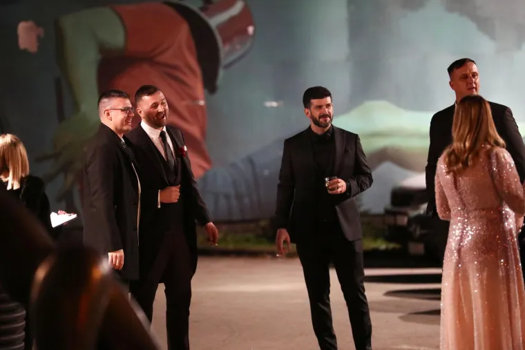 Na terenu zvijer, a u &scaron;tiklama prava ljepotica: Ovako je Sandra Perković izgledala na vjenčanju