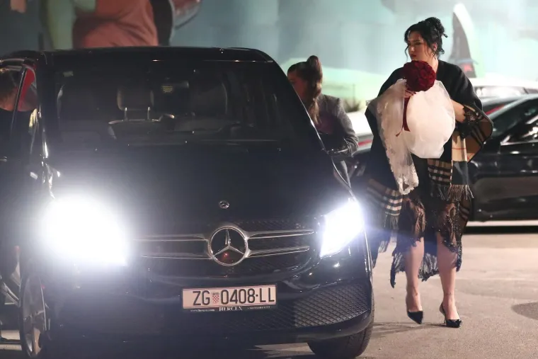 Na terenu zvijer, a u &scaron;tiklama prava ljepotica: Ovako je Sandra Perković izgledala na vjenčanju