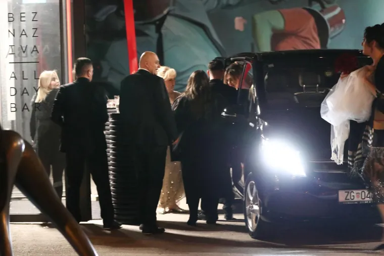 Na terenu zvijer, a u &scaron;tiklama prava ljepotica: Ovako je Sandra Perković izgledala na vjenčanju