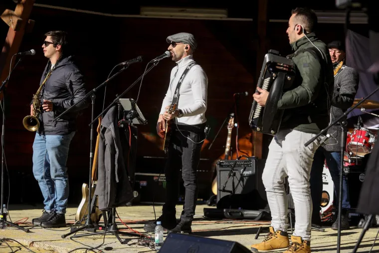 U Fužinama je već veselo: Dočekali su Novu godinu u dobrom raspoloženju