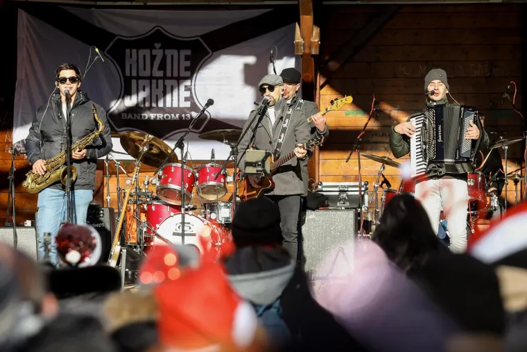 U Fužinama je već veselo: Dočekali su Novu godinu u dobrom raspoloženju