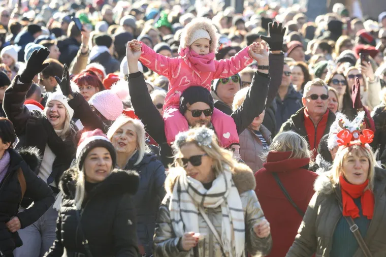 U Fužinama je već veselo: Dočekali su Novu godinu u dobrom raspoloženju