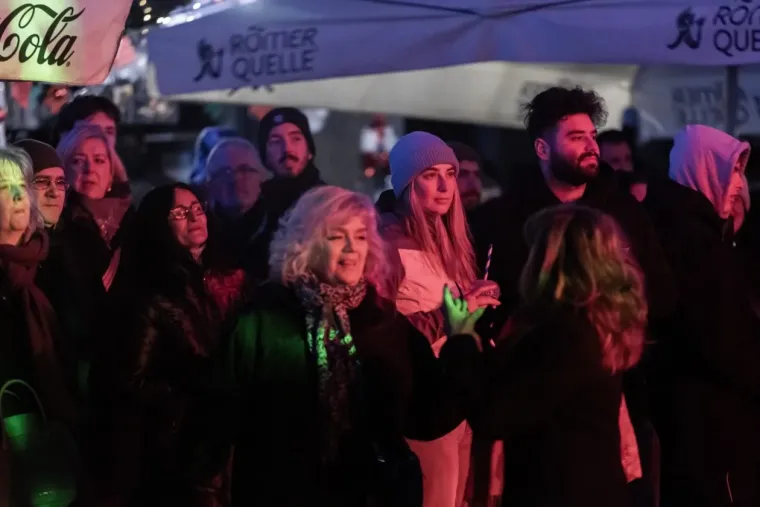 Djevojke osvajale poglede slučajnih prolaznika u Zadru: Brojne ljepotice uživale na Adventu