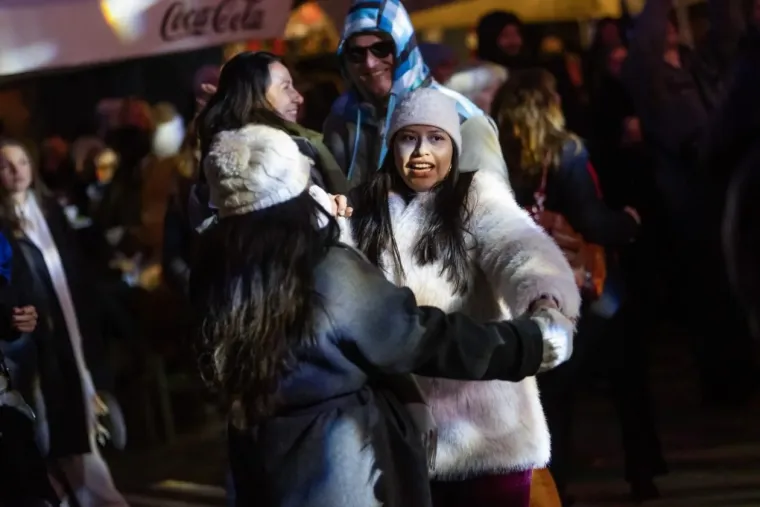 Djevojke osvajale poglede slučajnih prolaznika u Zadru: Brojne ljepotice uživale na Adventu