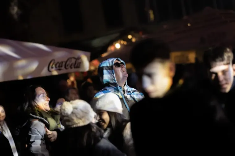 Djevojke osvajale poglede slučajnih prolaznika u Zadru: Brojne ljepotice uživale na Adventu