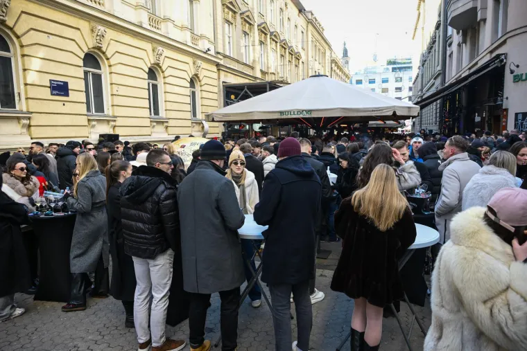 Ludnica u centru Zagreba je krenula! Pogledajte tko se sve pojavio i kako se slavilo na &scaron;pici