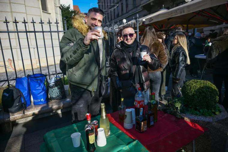 Ludnica u centru Zagreba je krenula! Pogledajte tko se sve pojavio i kako se slavilo na &scaron;pici