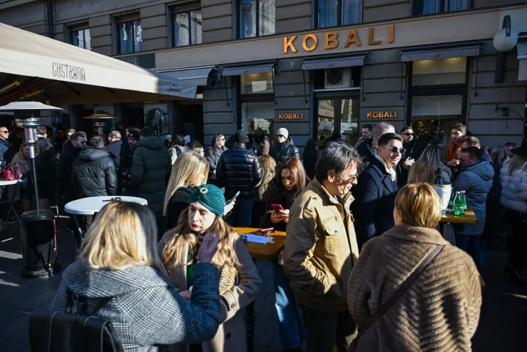 Ludnica u centru Zagreba je krenula! Pogledajte tko se sve pojavio i kako se slavilo na &scaron;pici