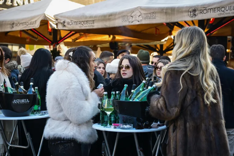 Ludnica u centru Zagreba je krenula! Pogledajte tko se sve pojavio i kako se slavilo na &scaron;pici