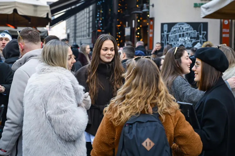 Ludnica u centru Zagreba je krenula! Pogledajte tko se sve pojavio i kako se slavilo na &scaron;pici