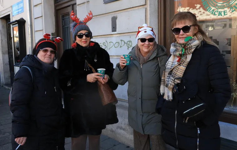 Ovako slavi Samobor: Građani dočekali Novu godinu u podne, a evo kako se pjevalo i plesalo