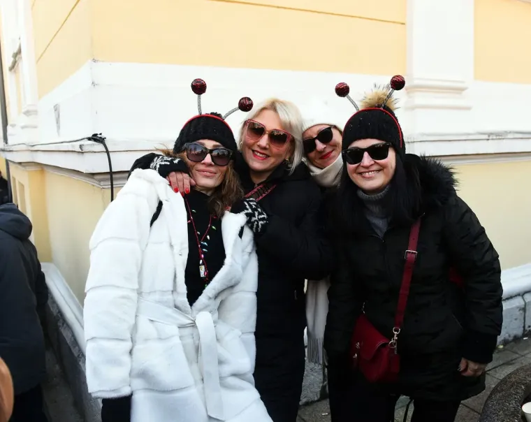 Karlovčanke ukrale show na dnevnom dočeku: Grad prepun ljepotica u top izdanjima