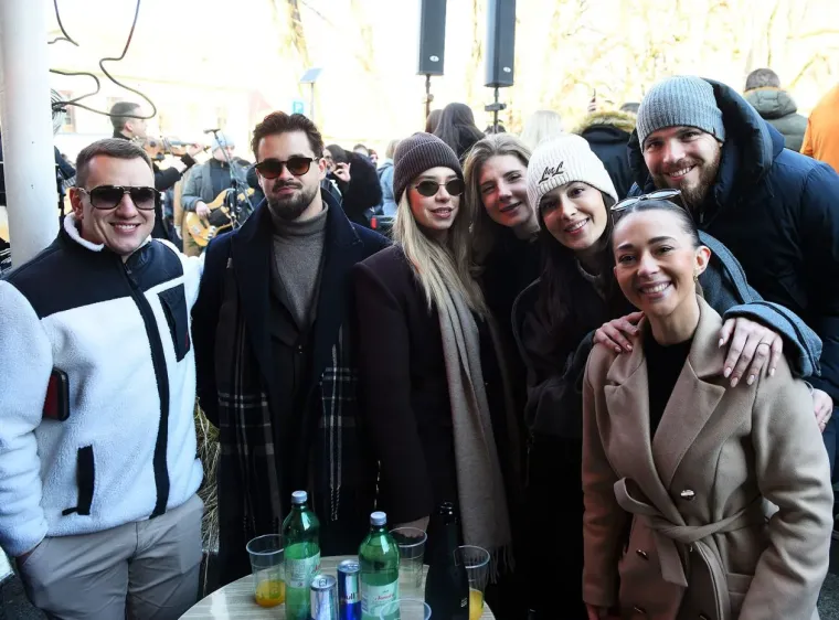 Karlovčanke ukrale show na dnevnom dočeku: Grad prepun ljepotica u top izdanjima