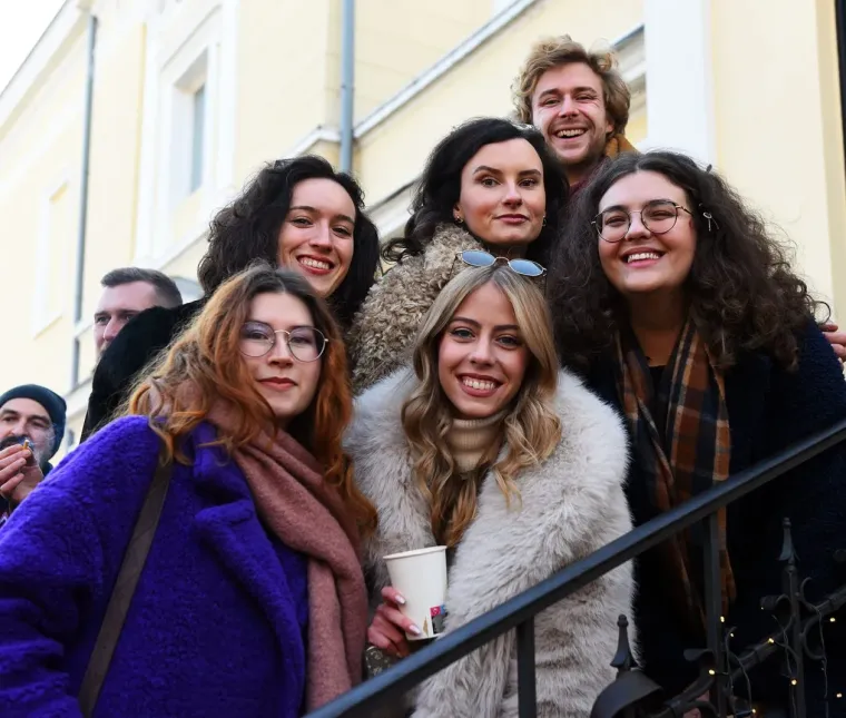 Karlovčanke ukrale show na dnevnom dočeku: Grad prepun ljepotica u top izdanjima