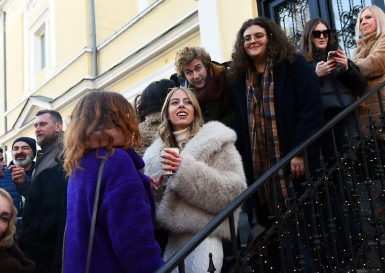 Karlovčanke ukrale show na dnevnom dočeku: Grad prepun ljepotica u top izdanjima