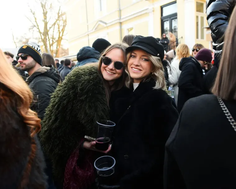 Karlovčanke ukrale show na dnevnom dočeku: Grad prepun ljepotica u top izdanjima