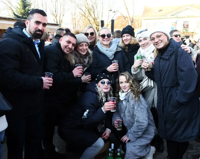 Karlovčanke ukrale show na dnevnom dočeku: Grad prepun ljepotica u top izdanjima