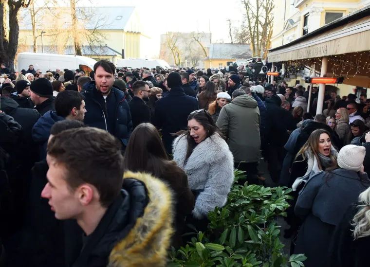 Karlovčanke ukrale show na dnevnom dočeku: Grad prepun ljepotica u top izdanjima