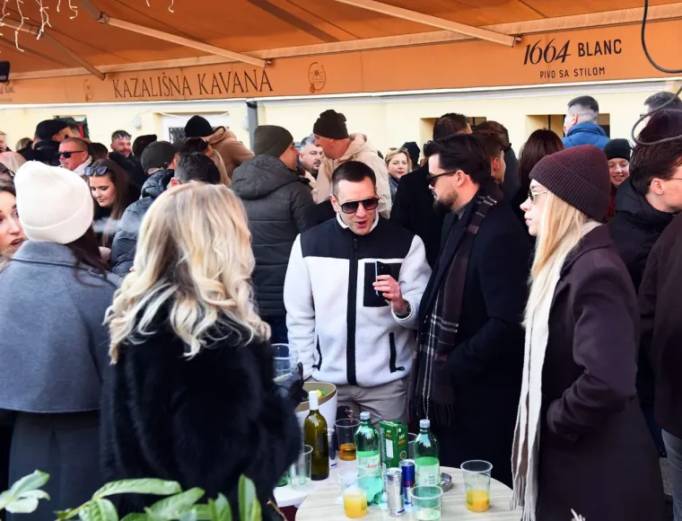 Karlovčanke ukrale show na dnevnom dočeku: Grad prepun ljepotica u top izdanjima