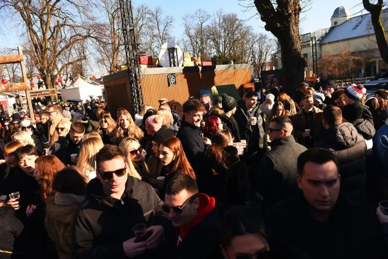 Karlovčanke ukrale show na dnevnom dočeku: Grad prepun ljepotica u top izdanjima