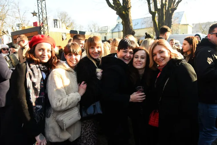 Karlovčanke ukrale show na dnevnom dočeku: Grad prepun ljepotica u top izdanjima