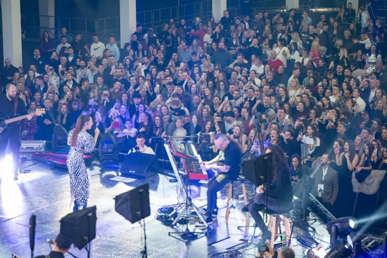 Vratila se u Zagreb i napravila show: Pogledajte atmosferu s dočeka s Prijovićkom!