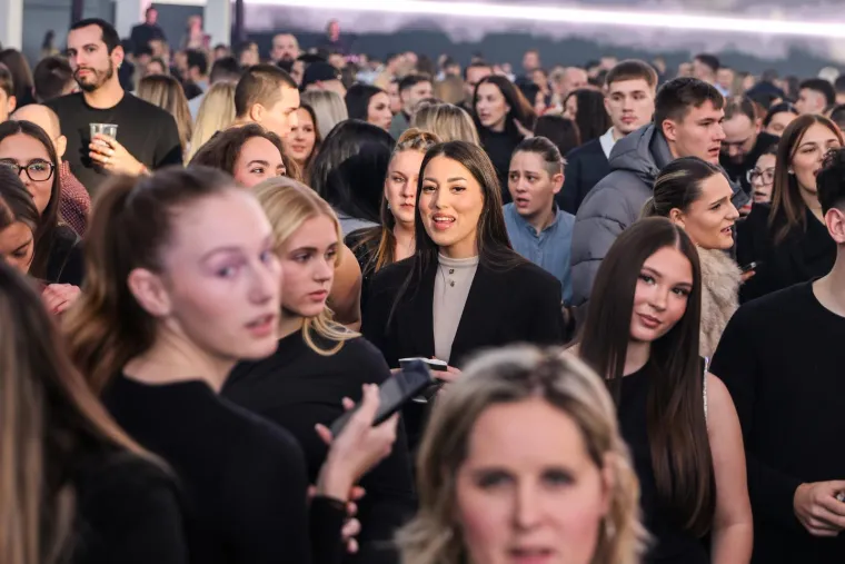 Vratila se u Zagreb i napravila show: Pogledajte atmosferu s dočeka s Prijovićkom!