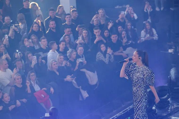 Vratila se u Zagreb i napravila show: Pogledajte atmosferu s dočeka s Prijovićkom!