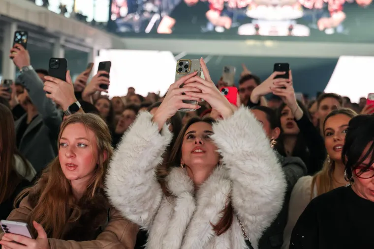 Vratila se u Zagreb i napravila show: Pogledajte atmosferu s dočeka s Prijovićkom!