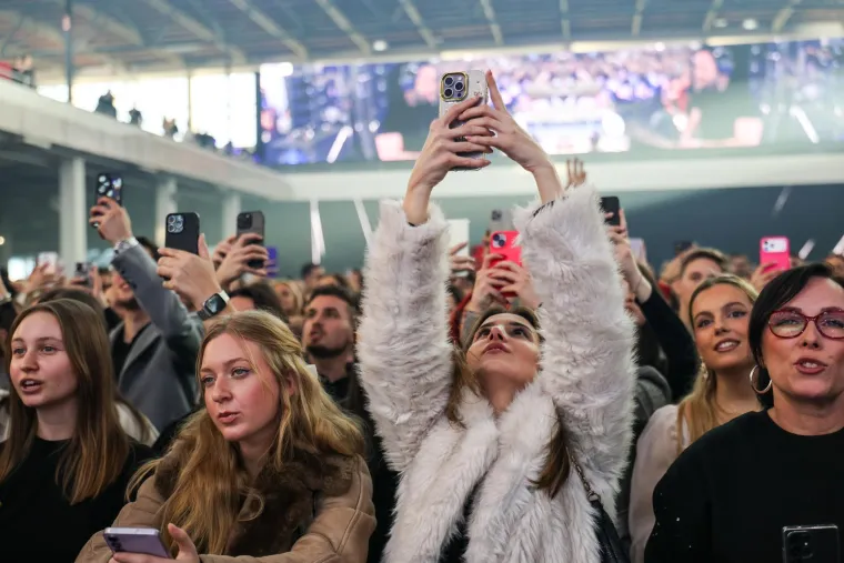 Vratila se u Zagreb i napravila show: Pogledajte atmosferu s dočeka s Prijovićkom!