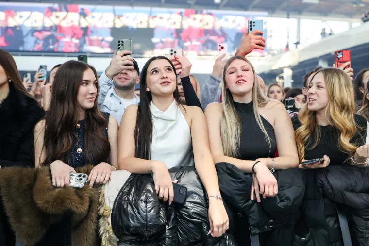 Vratila se u Zagreb i napravila show: Pogledajte atmosferu s dočeka s Prijovićkom!