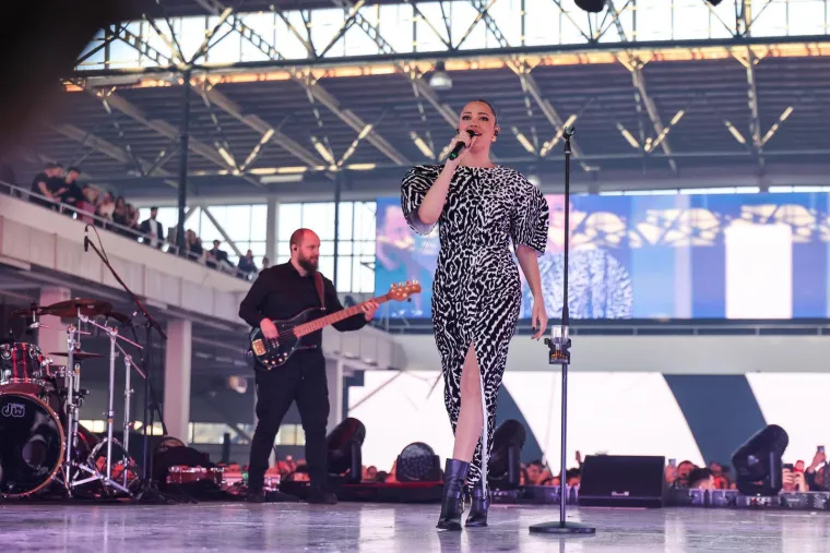 Vratila se u Zagreb i napravila show: Pogledajte atmosferu s dočeka s Prijovićkom!