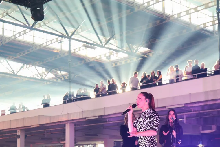 Vratila se u Zagreb i napravila show: Pogledajte atmosferu s dočeka s Prijovićkom!