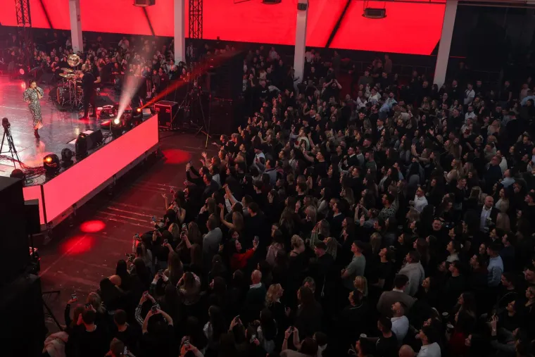 Vratila se u Zagreb i napravila show: Pogledajte atmosferu s dočeka s Prijovićkom!