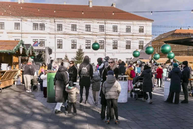 Dječja Nova u Osijeku i modna pista: Legica u bundi zasjenila cijeli trg