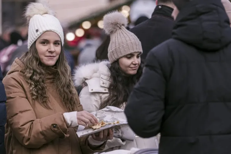 Dječja Nova u Osijeku i modna pista: Legica u bundi zasjenila cijeli trg