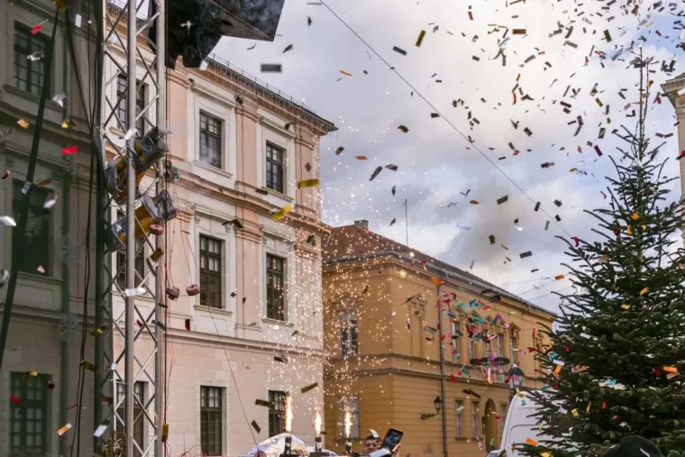 Dječja Nova u Osijeku i modna pista: Legica u bundi zasjenila cijeli trg