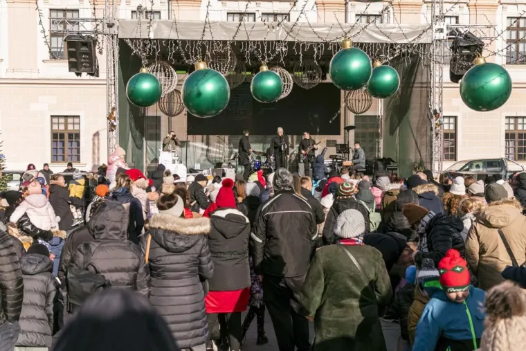 Dječja Nova u Osijeku i modna pista: Legica u bundi zasjenila cijeli trg