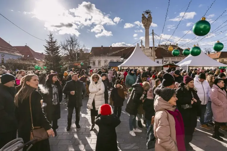 Dječja Nova u Osijeku i modna pista: Legica u bundi zasjenila cijeli trg