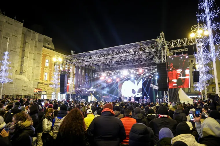 Pogledajte prizore s novogodi&scaron;njeg spektakla u Zagrebu: U najluđoj noći drmaju rock i punk!