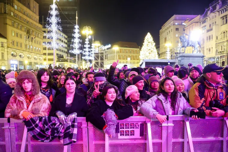 Pogledajte prizore s novogodi&scaron;njeg spektakla u Zagrebu: U najluđoj noći drmaju rock i punk!