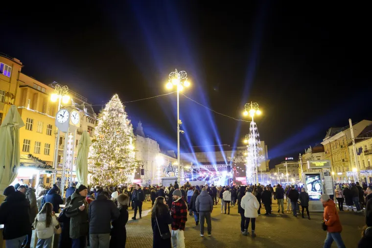 Pogledajte prizore s novogodi&scaron;njeg spektakla u Zagrebu: U najluđoj noći drmaju rock i punk!