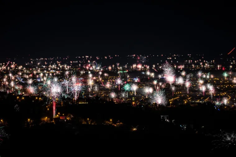 Spektakularni vatromet iznad Zagreba: Nebo zablistalo u svim mogućim bojama