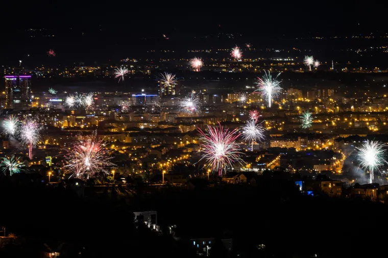 Spektakularni vatromet iznad Zagreba: Nebo zablistalo u svim mogućim bojama