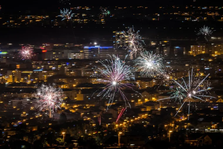 Spektakularni vatromet iznad Zagreba: Nebo zablistalo u svim mogućim bojama