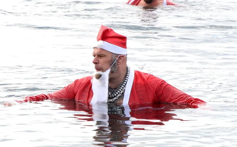 &Scaron;ampanjac u moru, Djedovi Mrazovi u kupaćima i skok u rijeku &ndash; Hrvatska se ne boji leda!