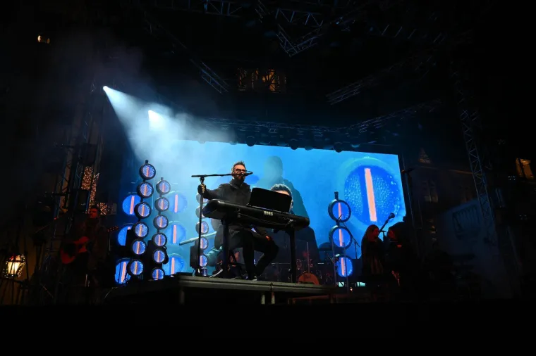 Slavlje se nastavlja: Petar Gra&scaron;o Dubrovčanima priredio spektakl, tisuće ljudi stiglo na Stradun