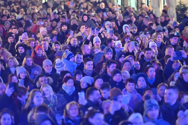 Slavlje se nastavlja: Petar Gra&scaron;o Dubrovčanima priredio spektakl, tisuće ljudi stiglo na Stradun