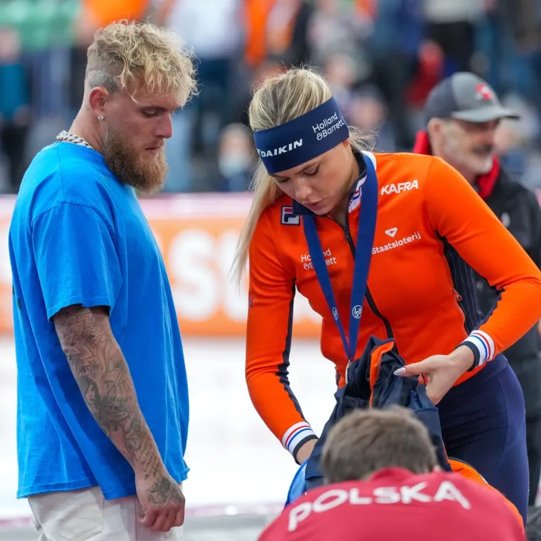 Najljep&scaron;a sporta&scaron;ica na svijetu poziranjem bez donjeg rublja ljuti svog poznatog zaručnika